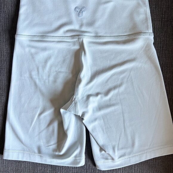 ARITZIA Limited Edition 5" Bike Shorts - Brushed Green - XS - Picture 8 of 9